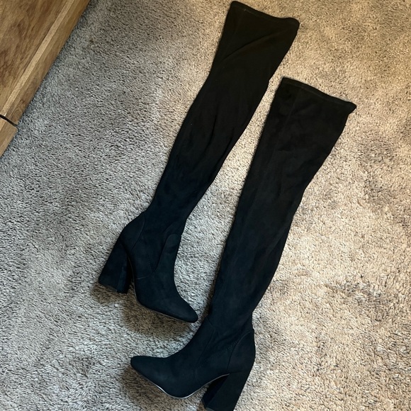 Elegant Black Over-the-Knee Boots - Picture 1 of 3